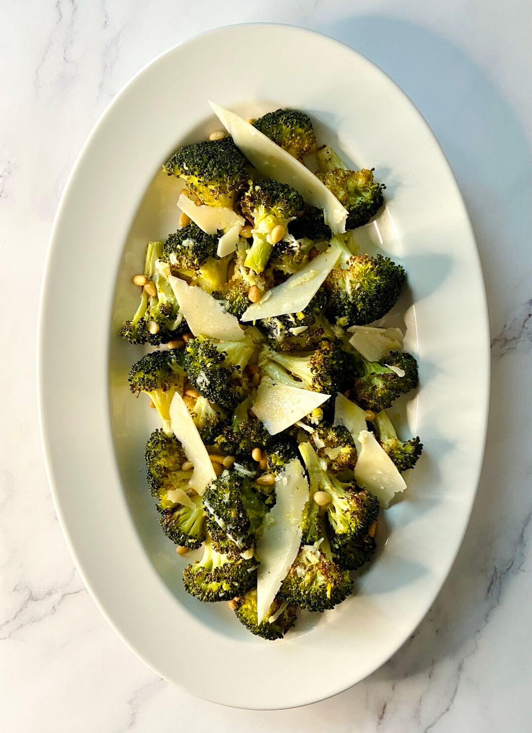 Lemon Garlic Roasted Broccoli - yeaheating